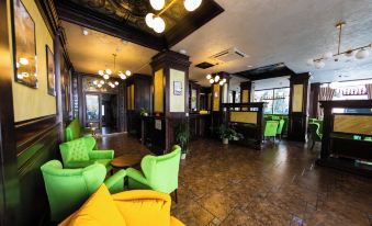Daily Plaza Hotel - Housity