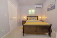 Beautiful 1-bedroom apartment in amazing Buckleys with AC, WiFi Hotele w: 