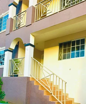 The Hideaway Too - Modern One Bedroom Executive Suite - 5 mins to Mandeville Hoteles en 