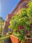 Stay at Casa Carnaval walking distance to Playa Moreno 酒店