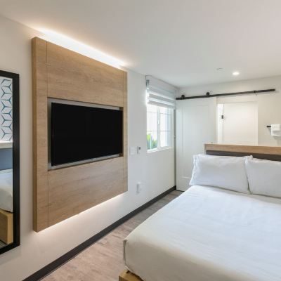 Full Room (Self Check-in with Virtual Front Desk) The Niche by Kasa Promo Code