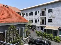 Supreme Apartments Hotel di 