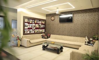 Hotel Devraj Palace - Housity