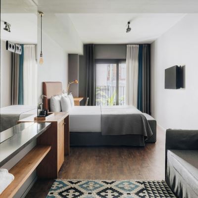 Junior Suite Yurbban Trafalgar Hotel Promo Code