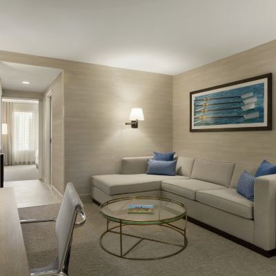 城市天際景特大床套房 波士頓-劍橋希爾頓逸林酒店優惠