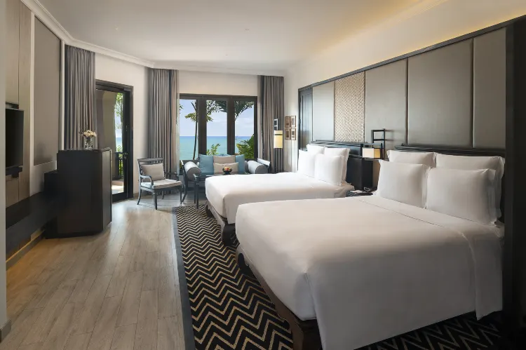 Junior Two Queen Suite With Club Access And Ocean View