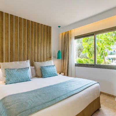 One Bedroom Swim up Suite (3 Adults + 1 Child) Zafiro Palmanova Promo Code