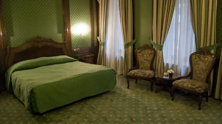 Hotel Casa Capsa Room