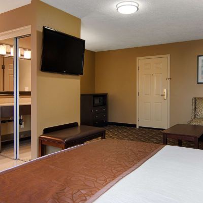 Suite-1 King Bed, Non-Smoking, Oversized Room, Separate Bedroom, Wet Bar, Microwave and Refrigerator
