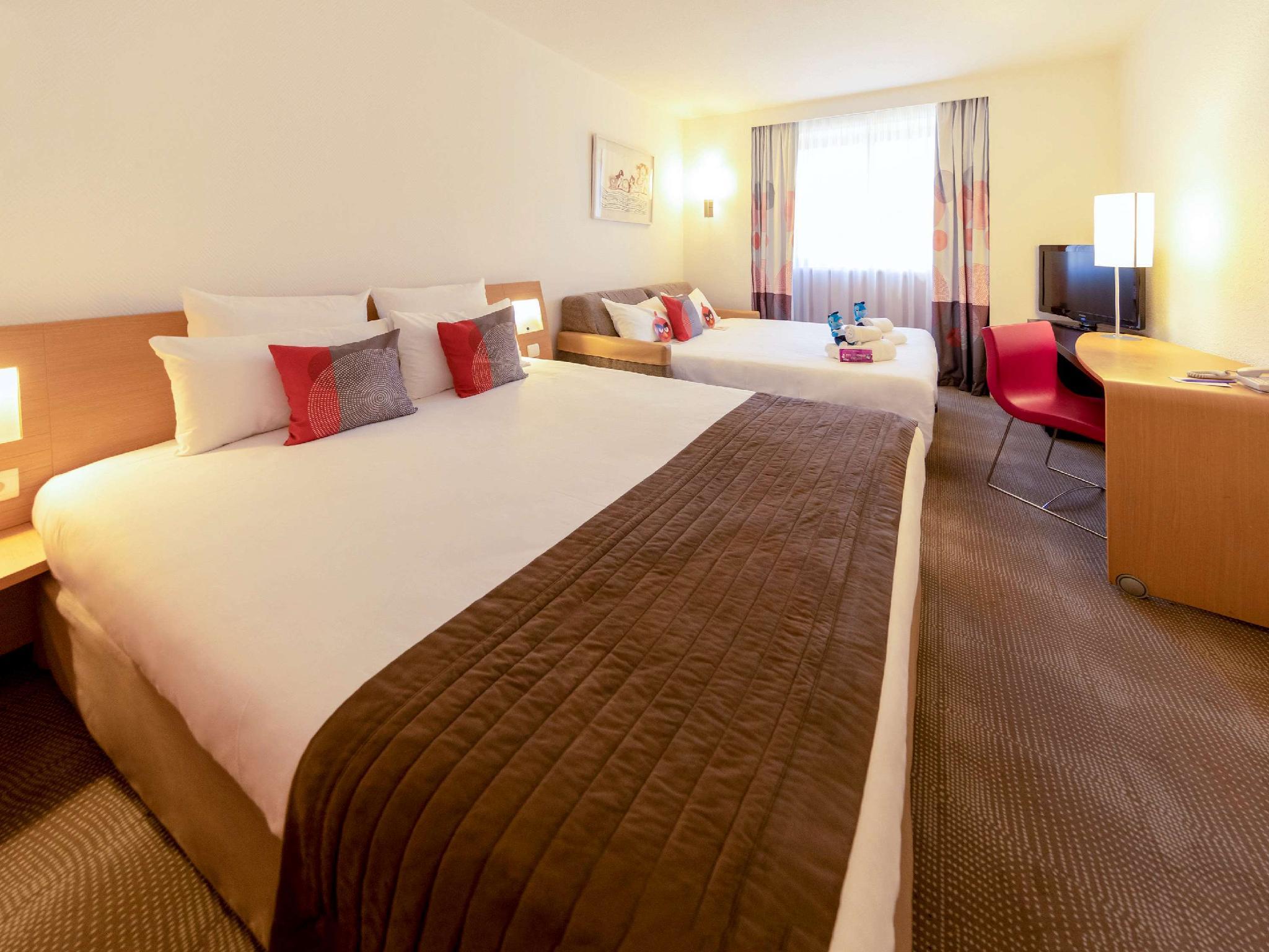 典雅间 - 带双人床和梳化床