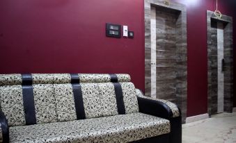 Hotel Shreemoyee Inn - Kamakhya Temple - Housity