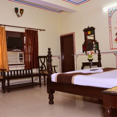 Royal Deluxe AC Room