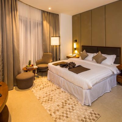 Deluxe King Room Arch Hotel Promo Code