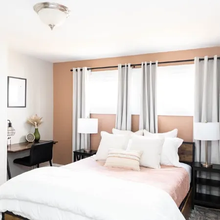 Private Ground Level 2BR Condo Отели в г. Фредерик