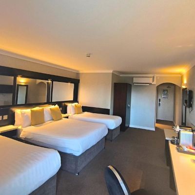 Deluxe Family Room Flannery's Hotel Promo Code