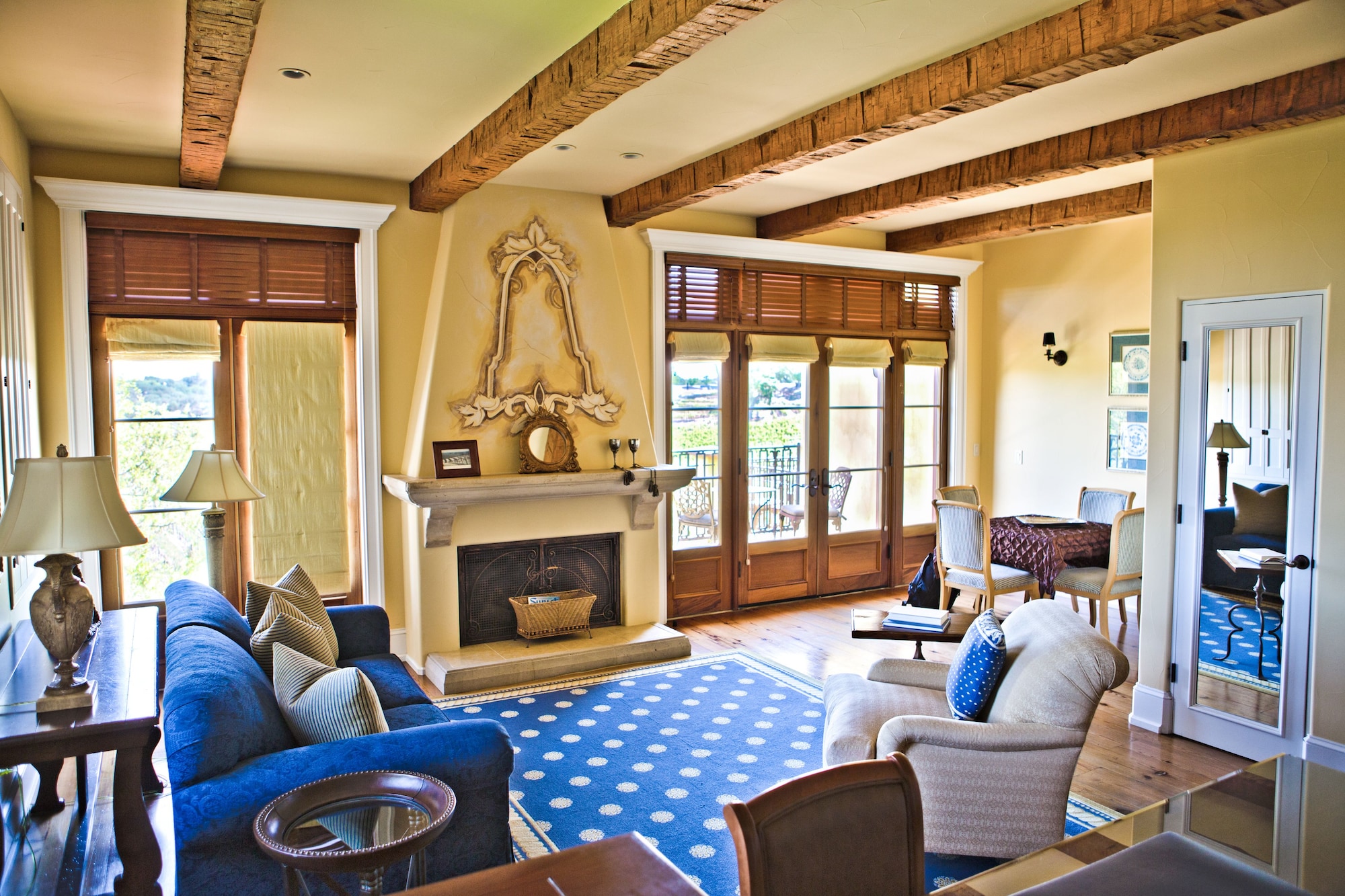 套房，1张大床，葡萄园景观（Pinot Grigio）