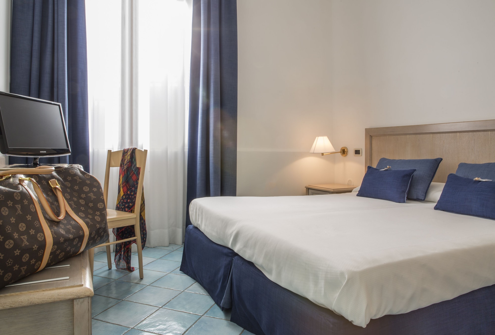 1卧公寓（底楼，带小厨房）