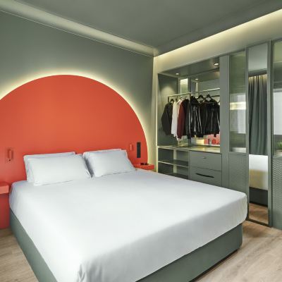 Deluxe Room Chic & Basic Dot Promo Code