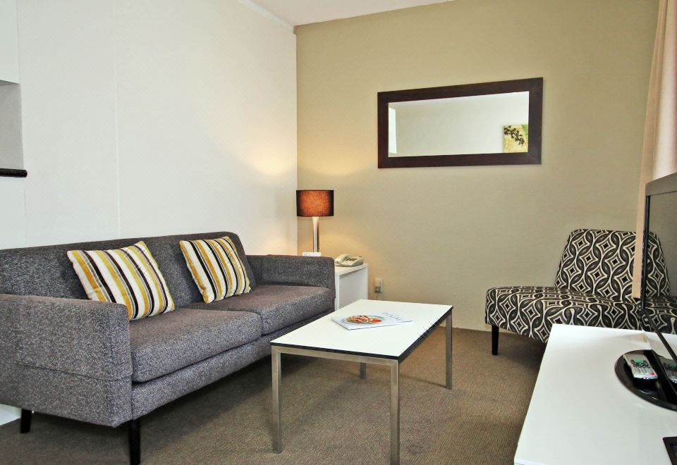 Two Bedrooms Apartment (Queen and Twin)