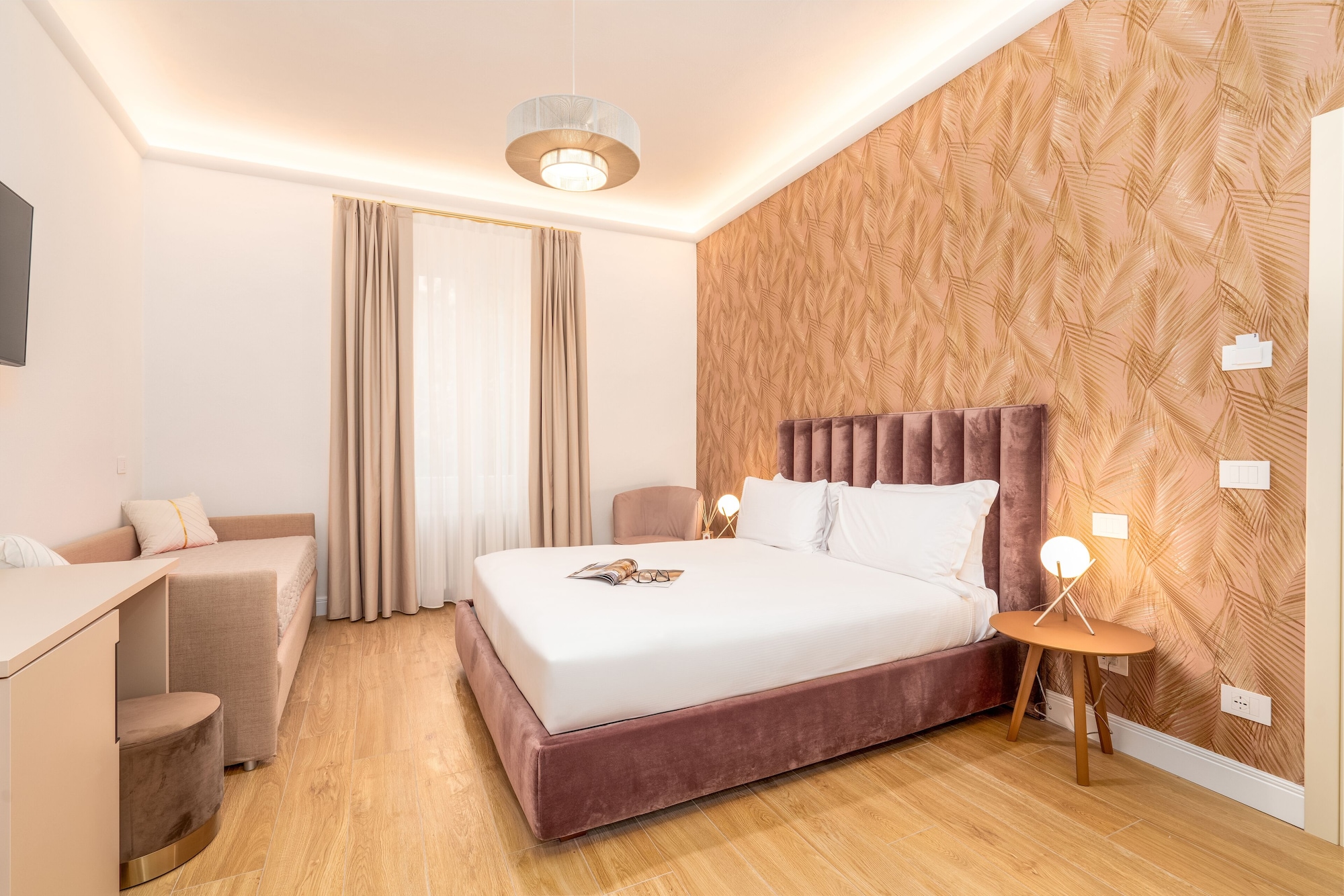 豪华双人大号床房