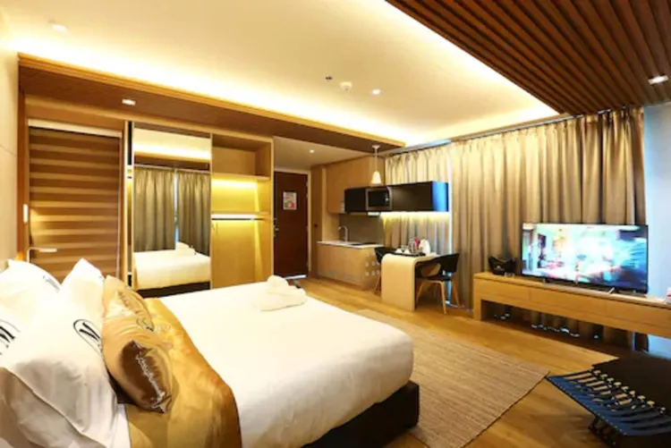 Exclusive Montana Studio King Bedded