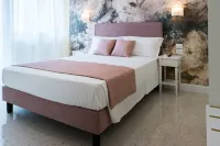 Atika & Atif - Guest House Train Station Venice