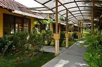Finca Hotel Yakuruna Отели в г. 