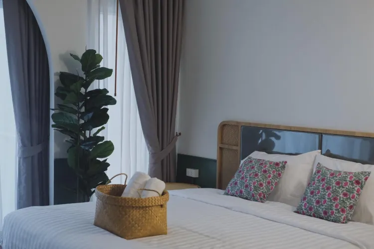 ห้องเตียงใหญ่ พร้อมห้องน้ำส่วนตัว