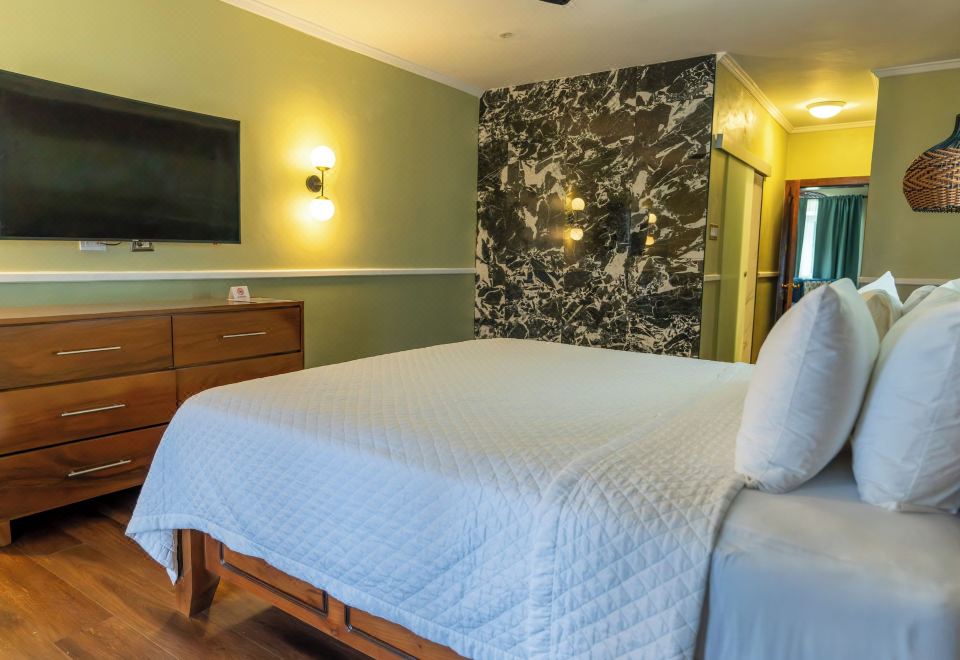 家庭套房， 多张床