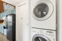 Rustic Shore Cabin Stay for 6