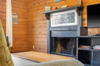 Rustic Shore Cabin Stay for 6