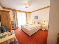 Haus Golker Ferienwohnungen & Frühstückspension Ξενοδοχεία στην πόλη Seeboden