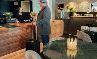 Best Western Plus John Bauer Hotel - Housity