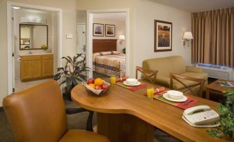 Candlewood Suites Columbus - Fort Moore