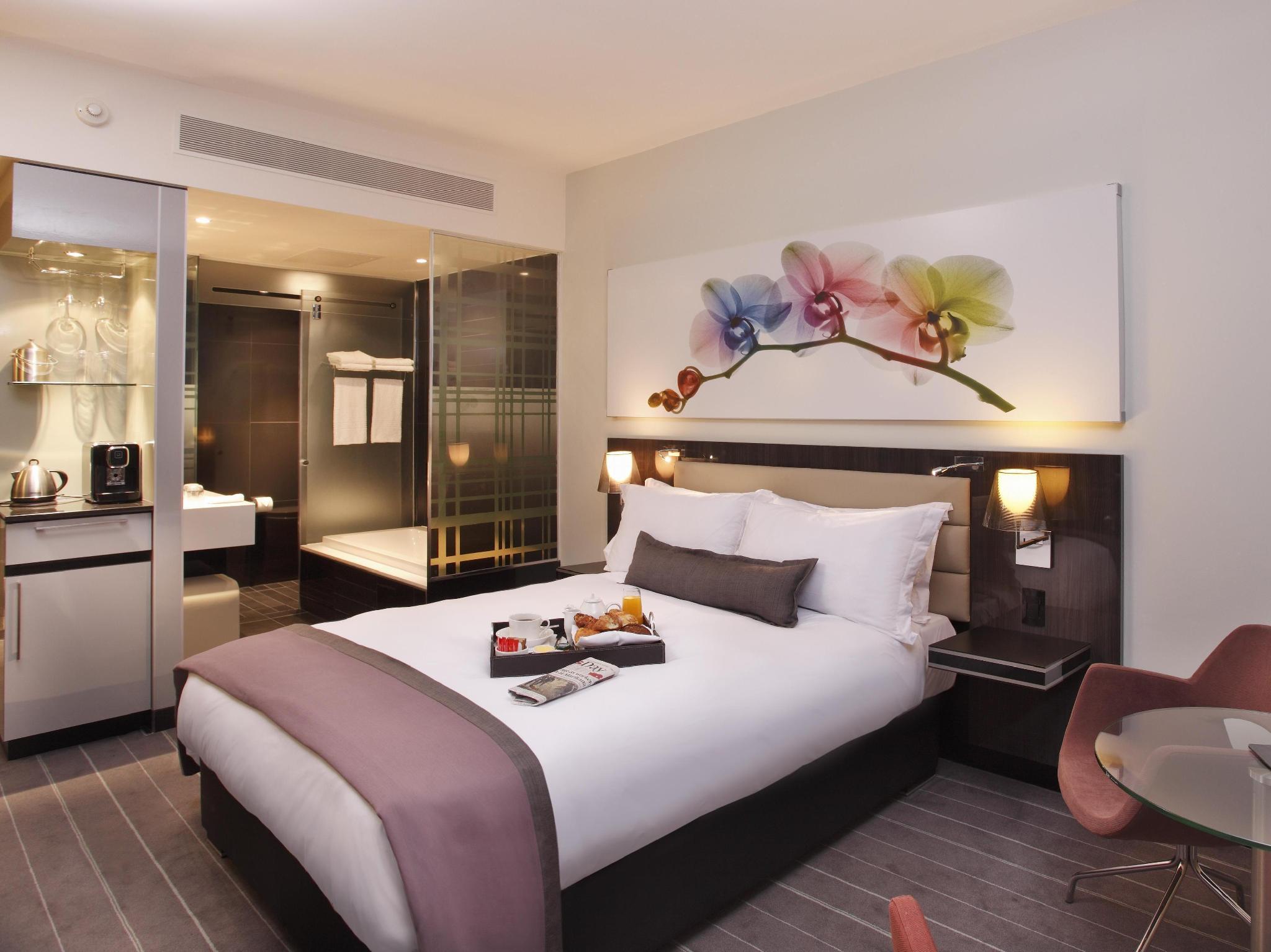 奢华双人房（1 张双人床）， 1 张大床， 阳台