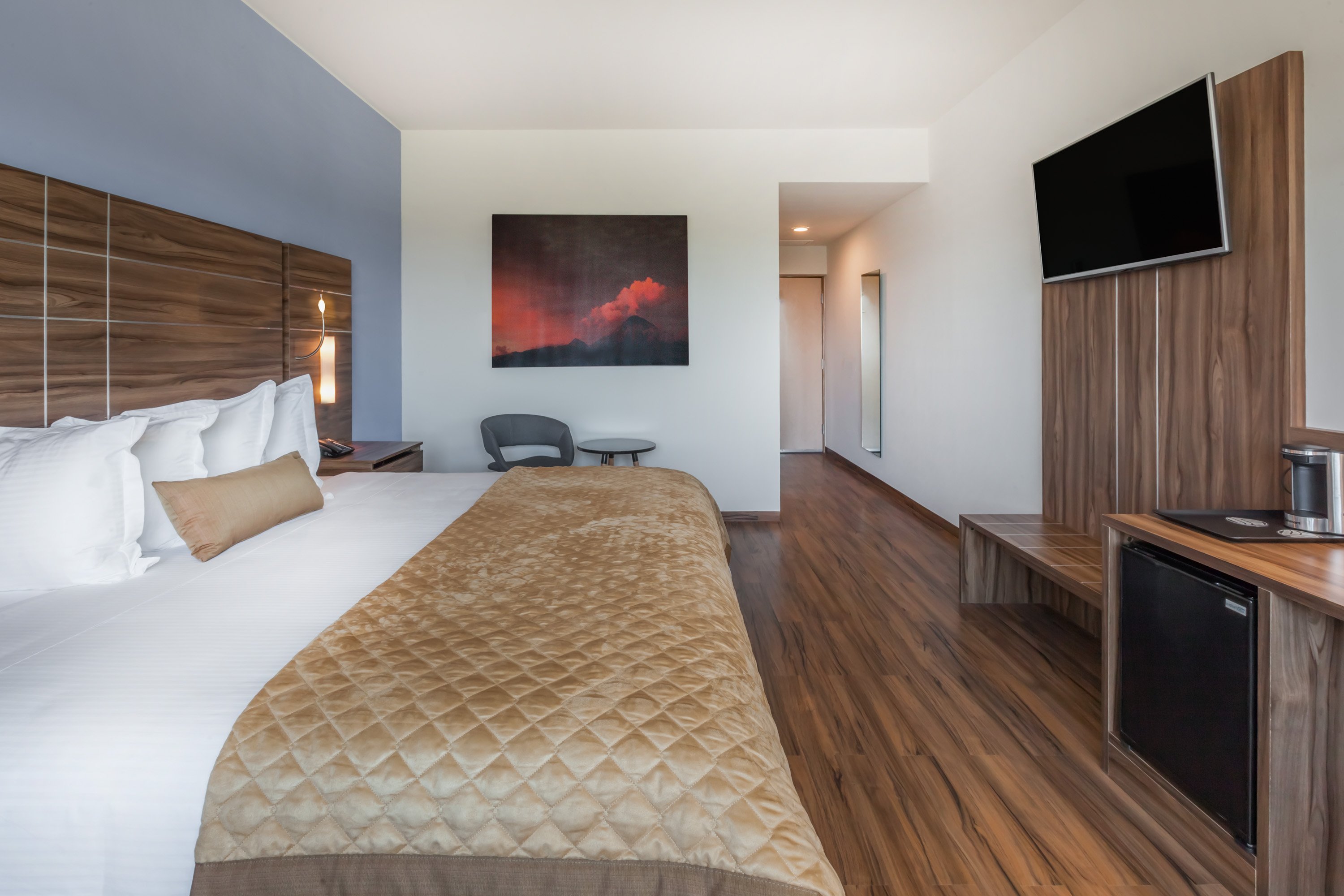 豪華特大號床間