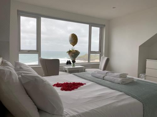 带海景的奢华特大床房