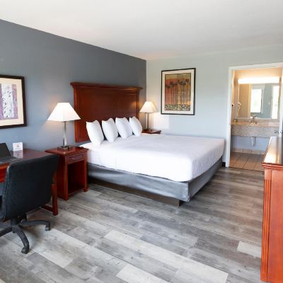 King Room-Accessible-Non-Smoking Sunrise Inn Williamstown Promo Code