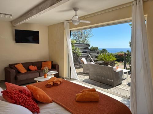 带露台并享有海景的套房