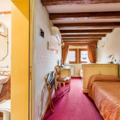 Budget Twin Room Locanda Al Leon Promo Code