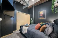 Huge King Bed Loft Downtown - Balcony - Grocery - Brewery - Court Ave Nightlife Hotel di 