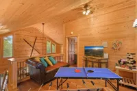 Family and Pet Friendly Cabin 3 Miles to Beech Ski Resort, Hot Tub, Fenced Yard!