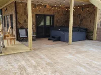 Charming home in Seven Devils. Close access to tubing, ziplining, & hiking. Hotels in Seven Devils