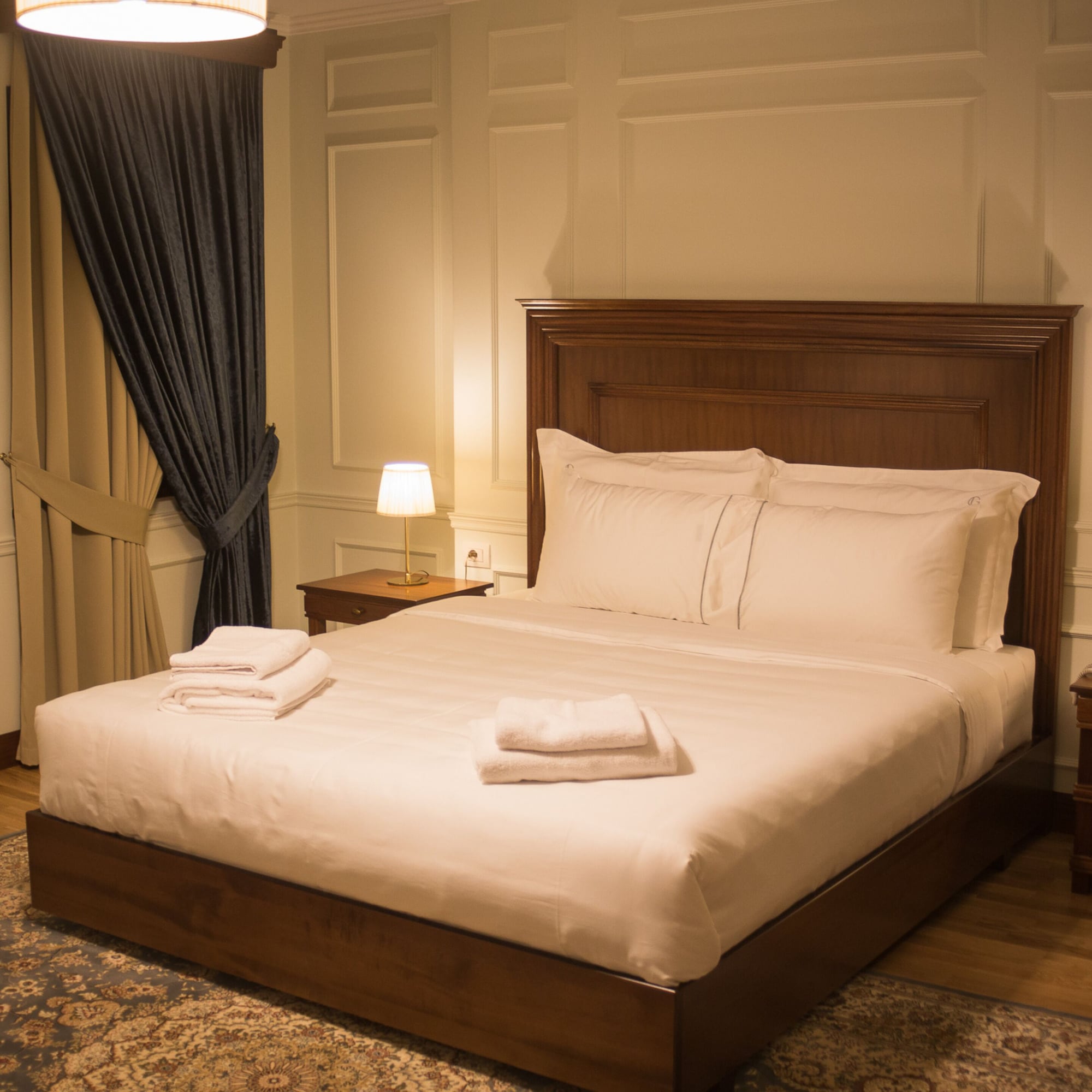 豪华双人间（1张特大床）