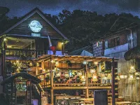 Surfer's Point Deck Hotele w: 
