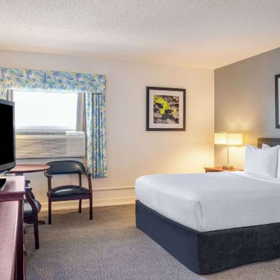 Queen Room-Non-Smoking Norsemen Inn Promo Code