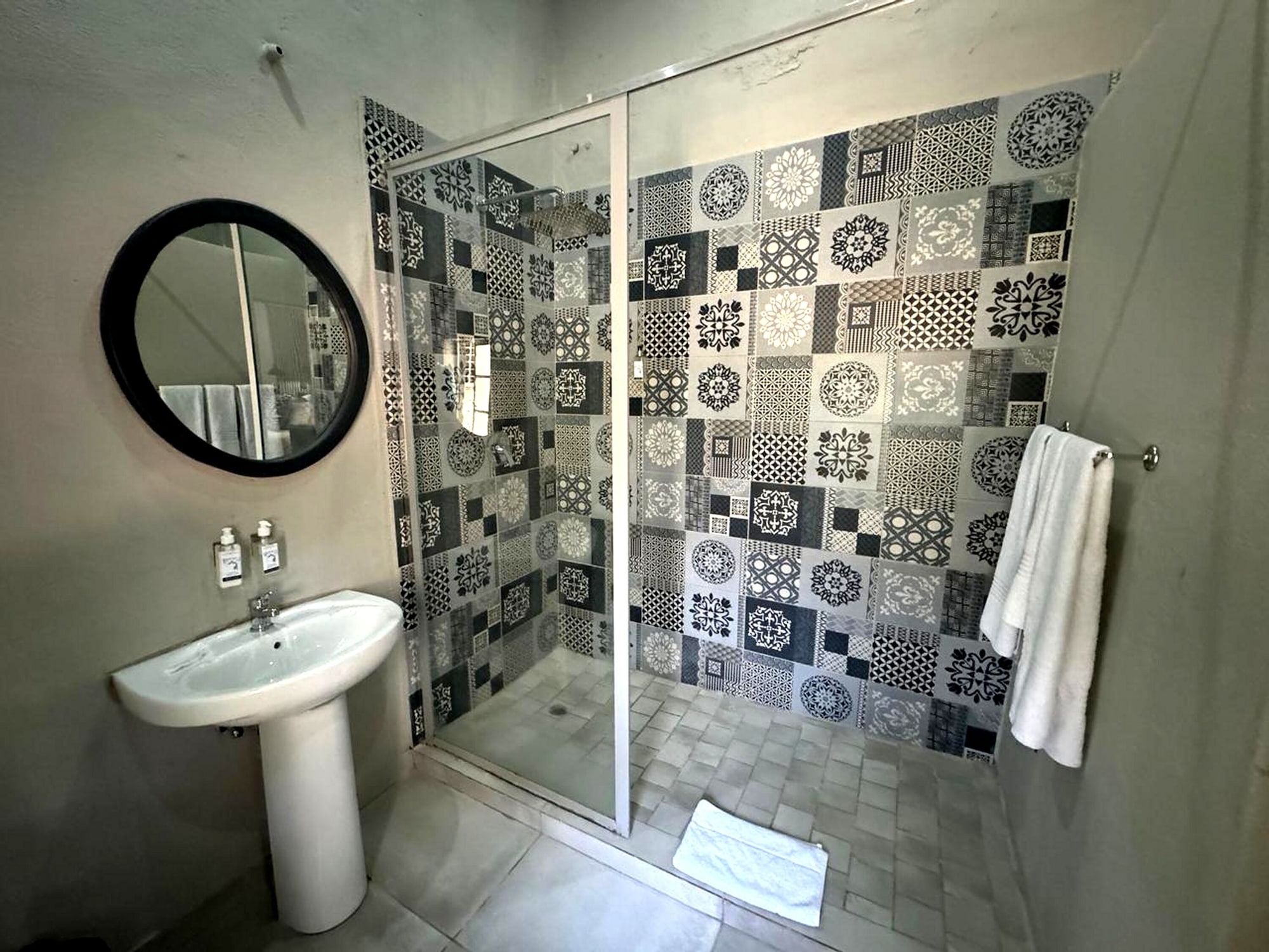 豪华双床房， 2 张单人床