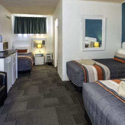 Deluxe Family Room Mariner Motel Promo Code