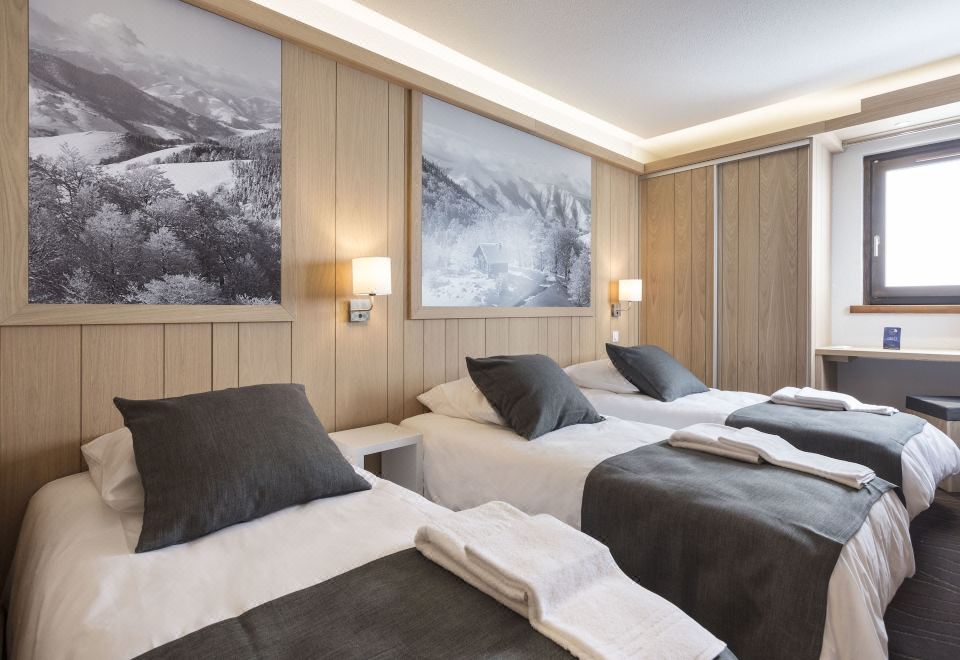 三人跑道景观房