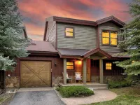 Eagle-Vail Townhome w/ Private Spa! - Minutes from Vail and Beaver Creek! Hotele w: Eagle-Vail